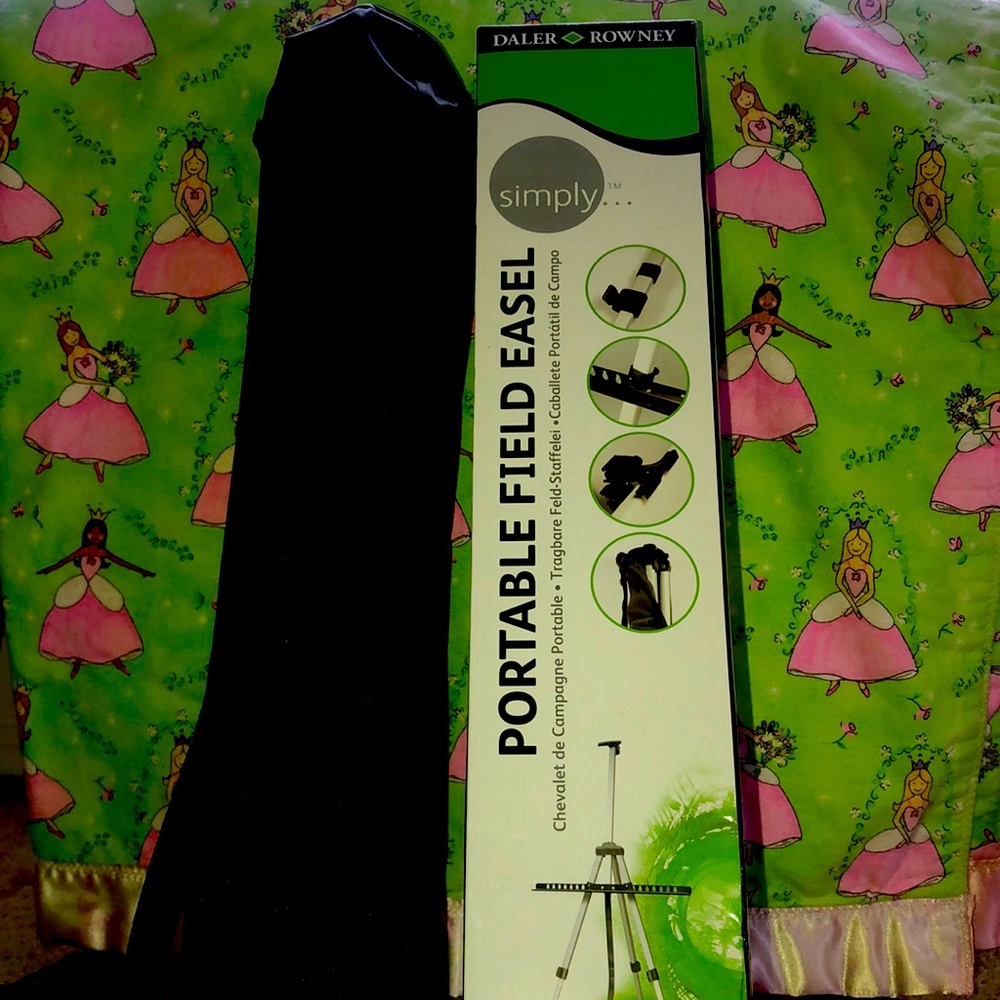 GREETINGS SELLING AN ARTIST STAND BLACK AND NEW BARELY USED